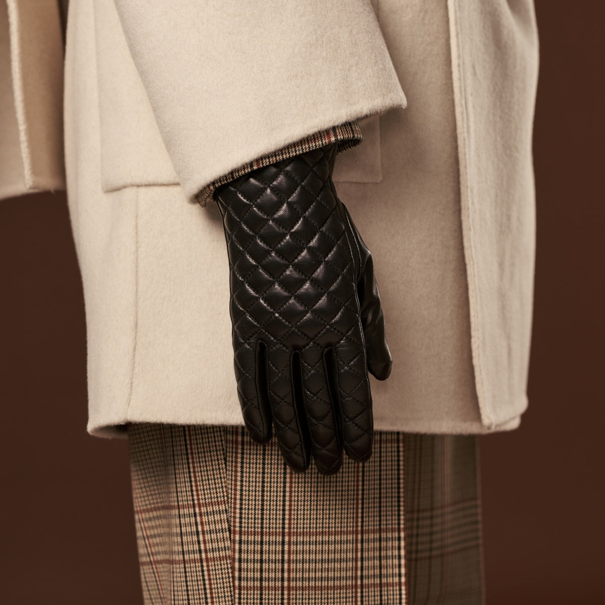 Aurora (black) - classic Italian lambskin leather gloves with cashmere lining and checkered pattern - Bellanzari - Luxury Leather Gloves - Handmade in Italy - 7