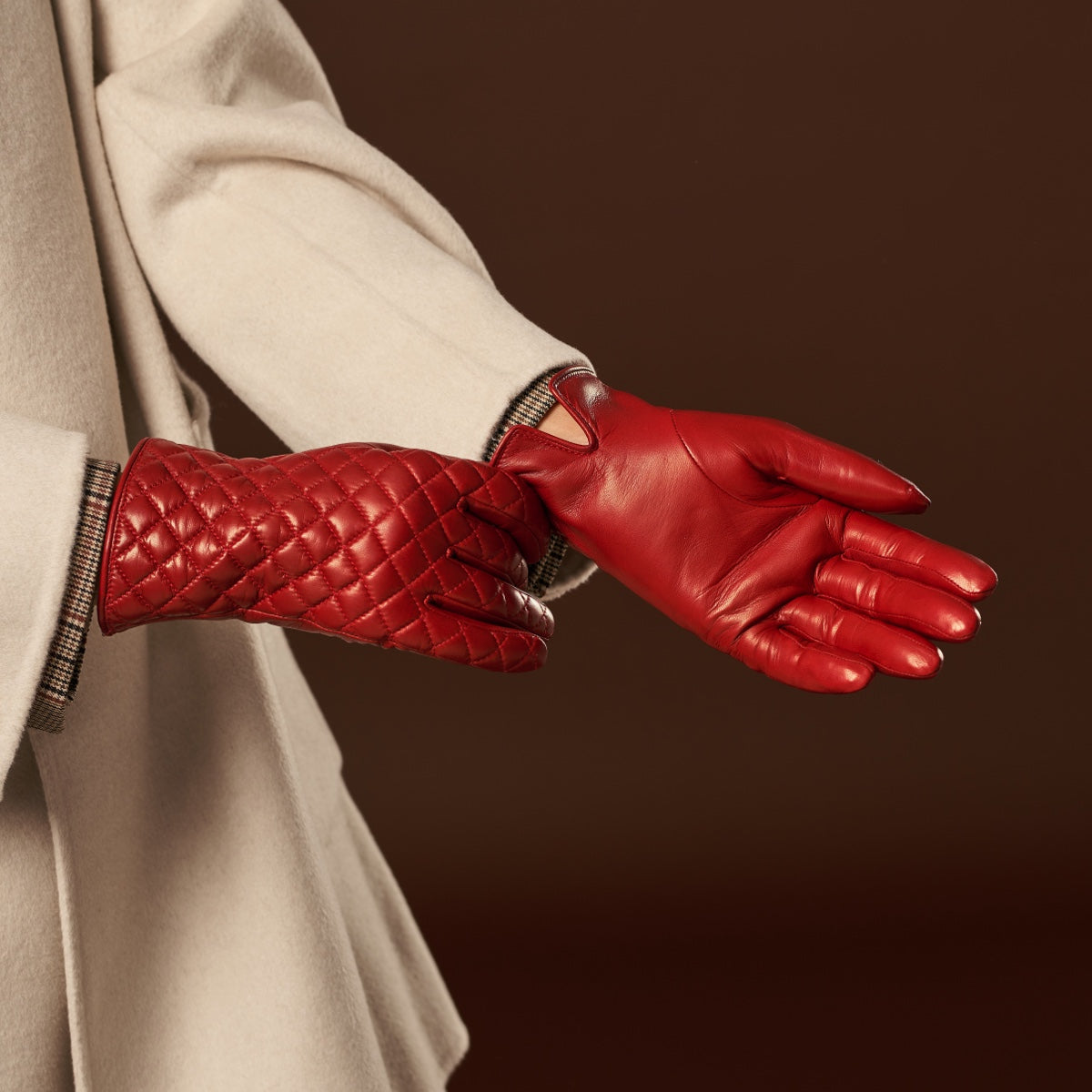 Aurora (red) - classic Italian lambskin leather gloves with cashmere lining and checkered pattern - Bellanzari - Luxury Leather Gloves - Handmade in Italy - 10