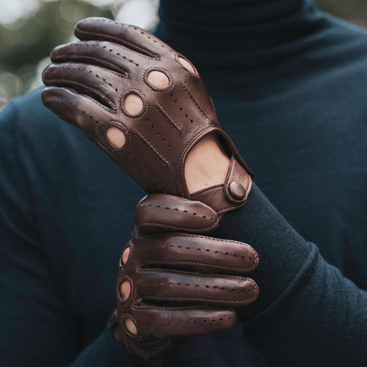Fabio (brown) – Italian lambskin leather driving gloves for men - Bellanzari - Luxury Driving Gloves - Handmade in Italy - 8