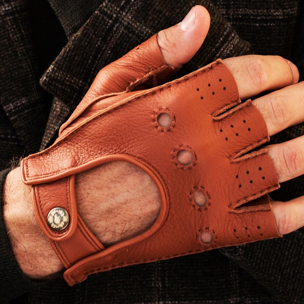 Lazzaro (brown) – Fingerless Italian driving gloves made of American deerskin leather - Bellanzari - Luxury Driving Gloves - Handmade in Italy - 5