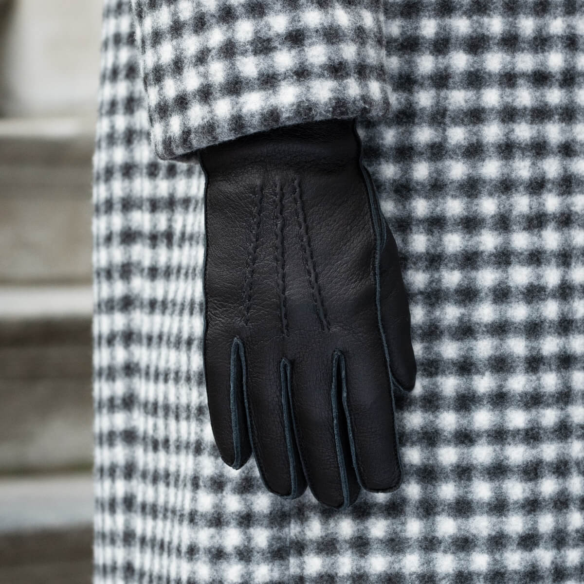 Nicoletta (black) – Italian deerskin leather gloves with luxurious cashmere lining for women - Bellanzari - Luxury Leather Gloves - Handmade in Italy - 9