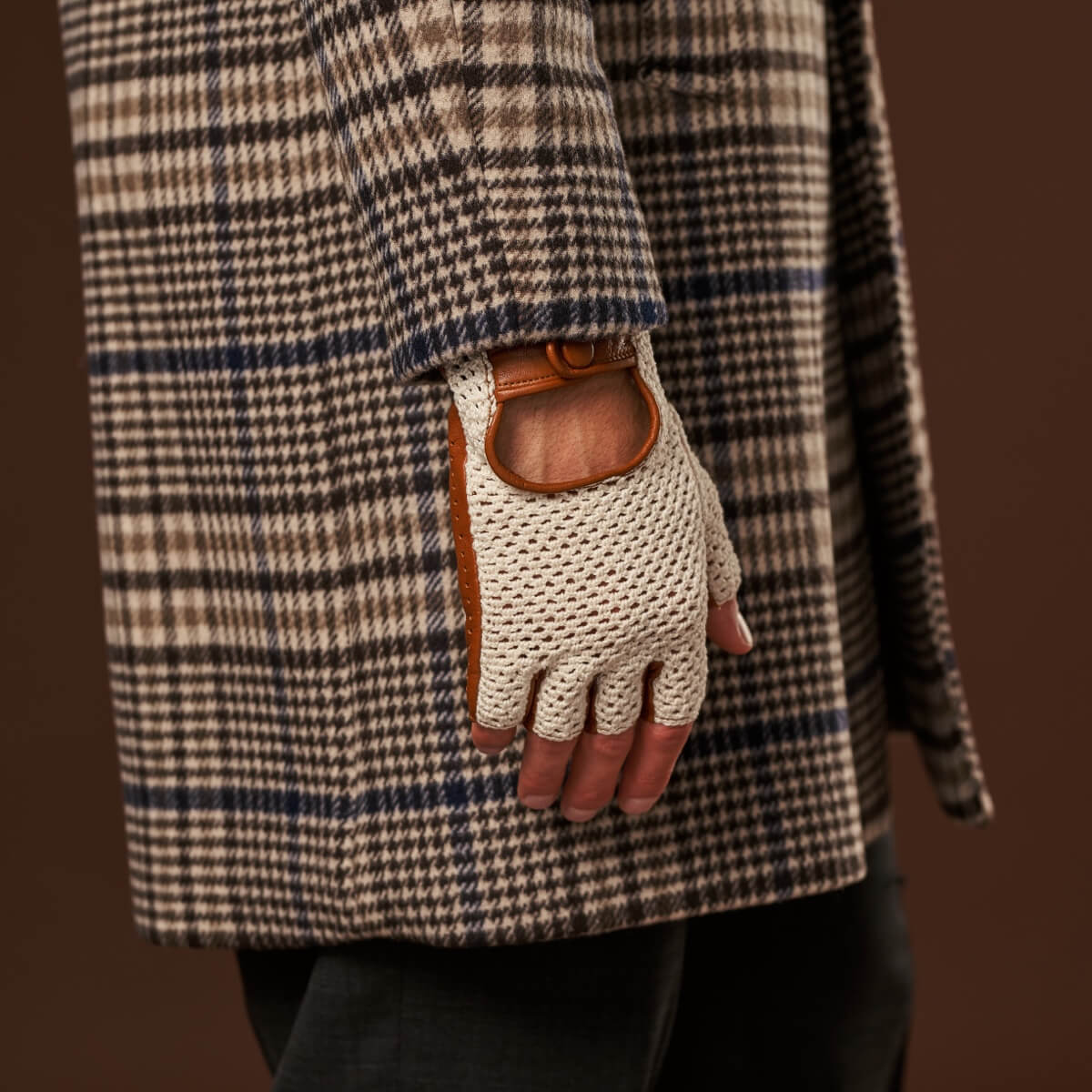 Paolo (cognac) – Hand-sewn Italian crochet driving gloves in lambskin leather - Bellanzari - Luxury Leather Gloves - Handmade in Italy - 8