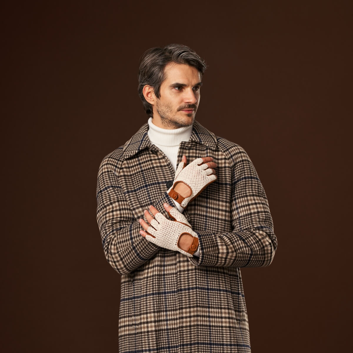 Paolo (cognac) – Hand-sewn Italian crochet driving gloves in lambskin leather - Bellanzari - Luxury Leather Gloves - Handmade in Italy - 9
