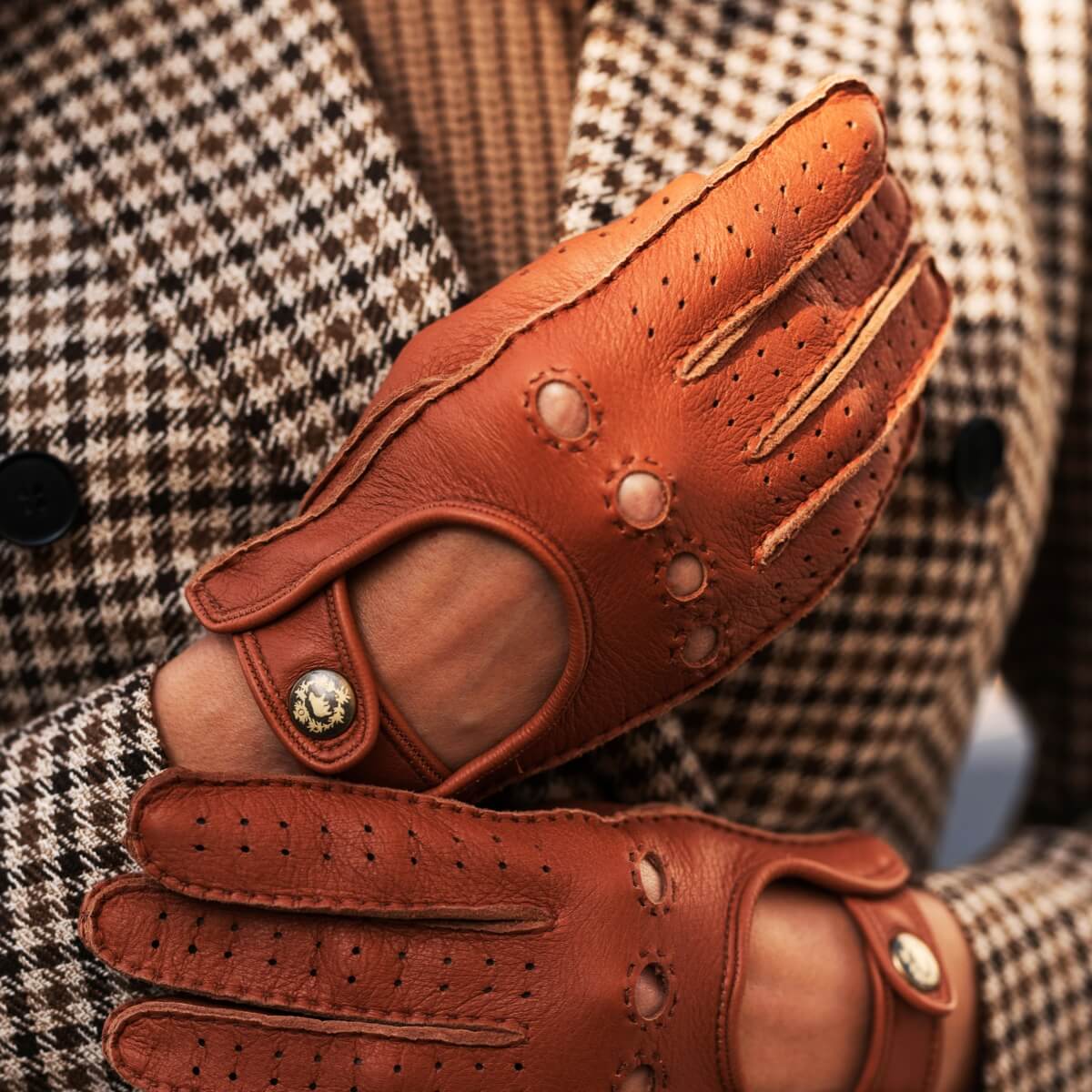 Rosalia (brown) - Italian driving gloves made of American deerskin leather - Bellanzari- Luxury Driving Gloves - Handmade in Italy- 4