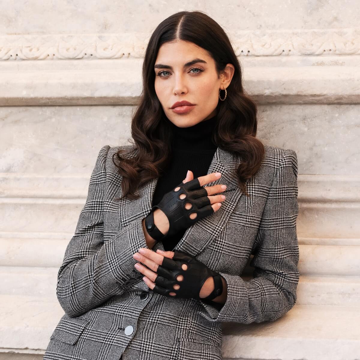 Stefania (black) - Italian fingerless lambskin leather driving gloves
- Bellanzari - Luxury Leather Gloves - Handmade in Italy - 3