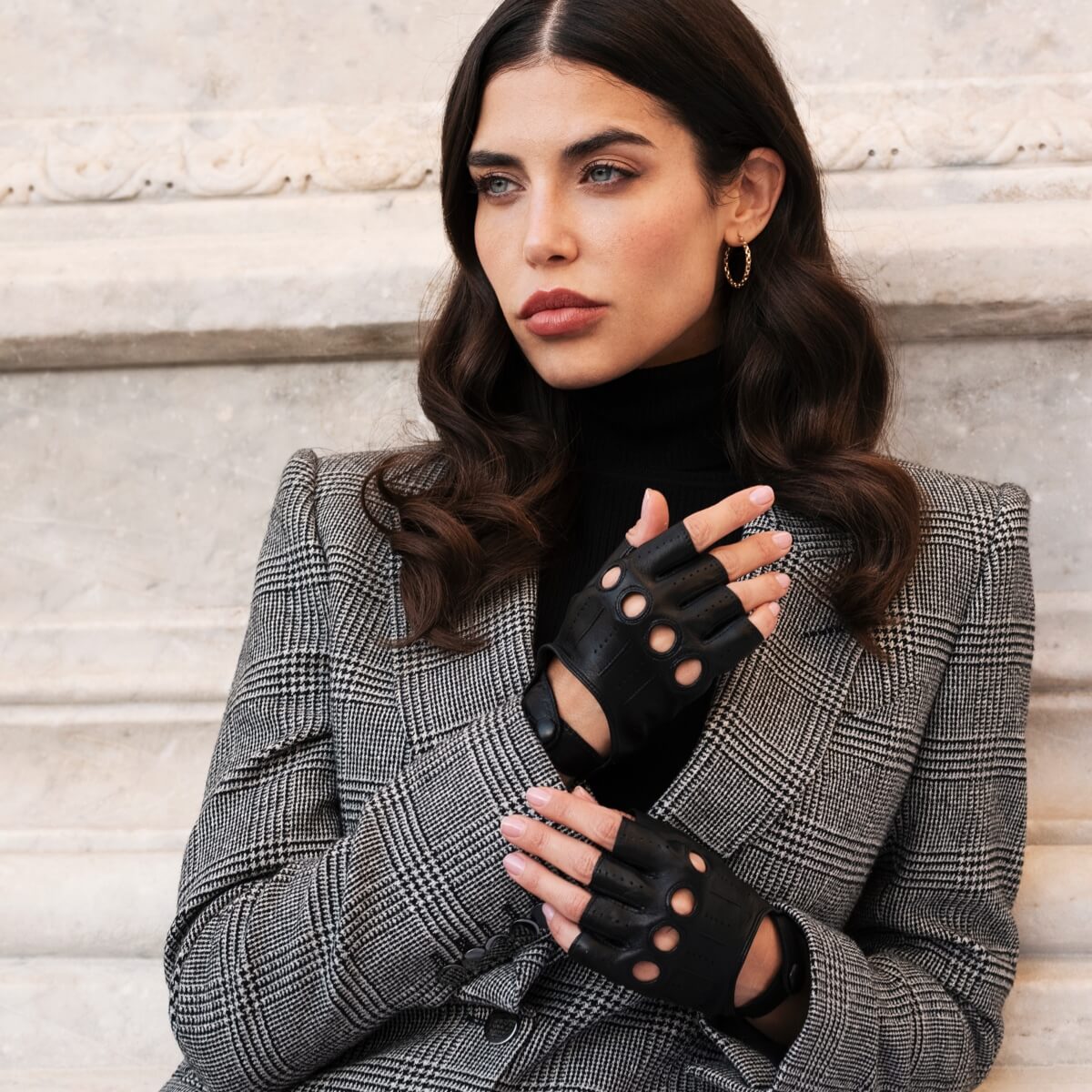 Stefania (black) - Italian fingerless lambskin leather driving gloves
- Bellanzari - Luxury Leather Gloves - Handmade in Italy - 4