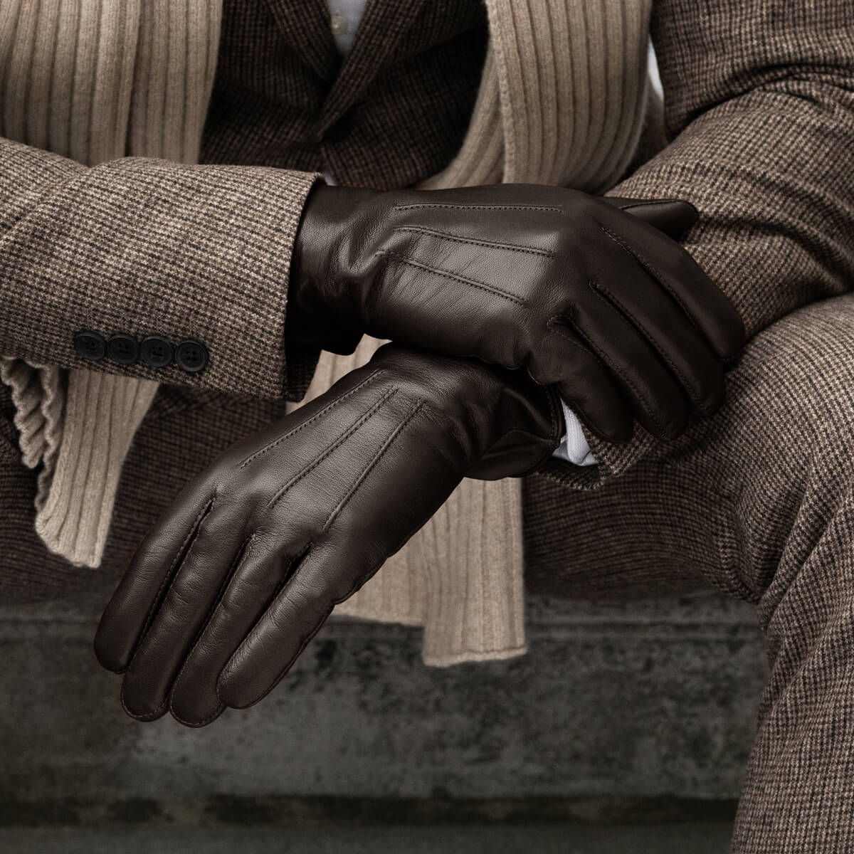 Stefano (brown) - classic Italian lambskin leather gloves with cashmere lining - Bellanzari - Luxury Leather Gloves - Handmade in Italy - 4