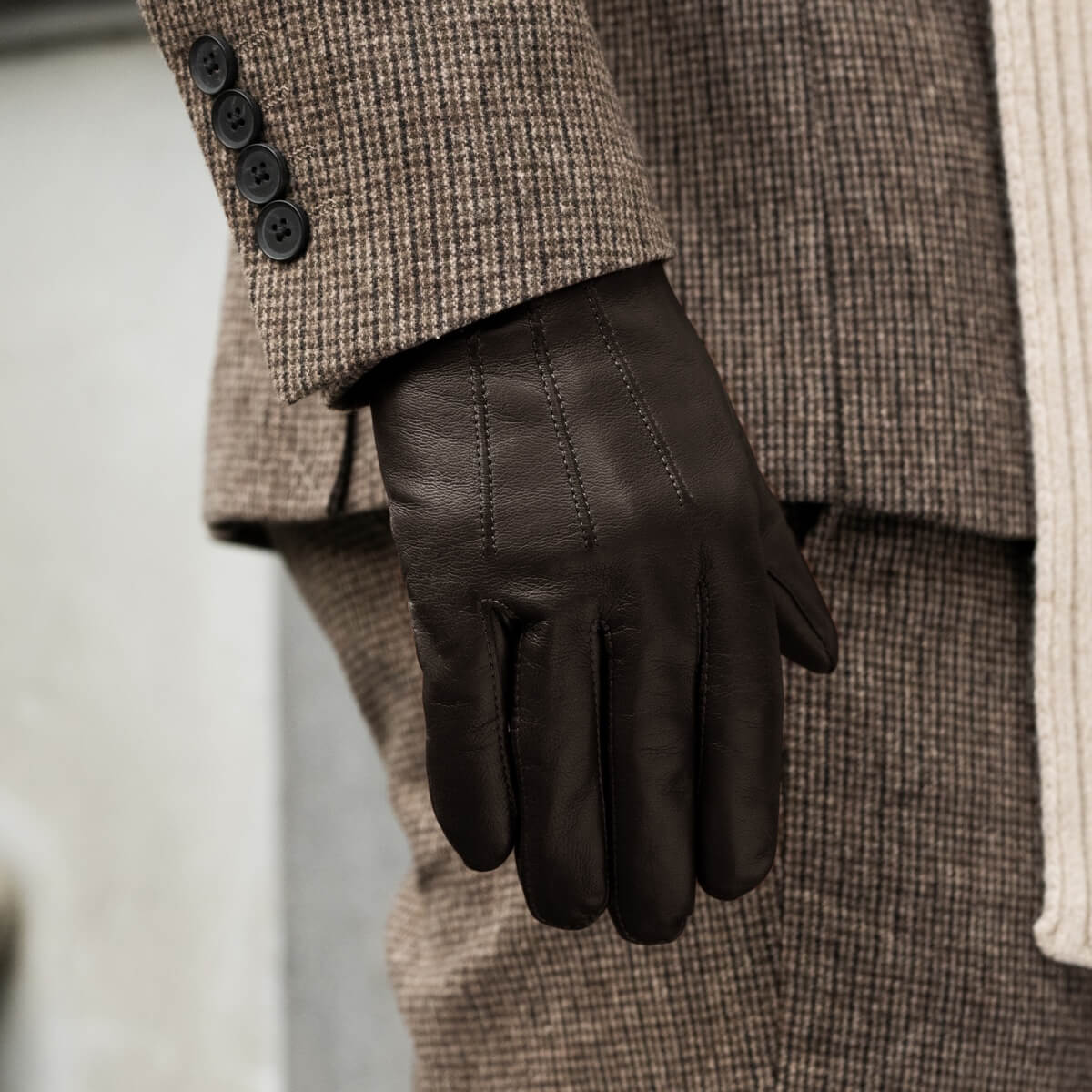 Stefano (brown) - classic Italian lambskin leather gloves with cashmere lining - Bellanzari - Luxury Leather Gloves - Handmade in Italy - 6