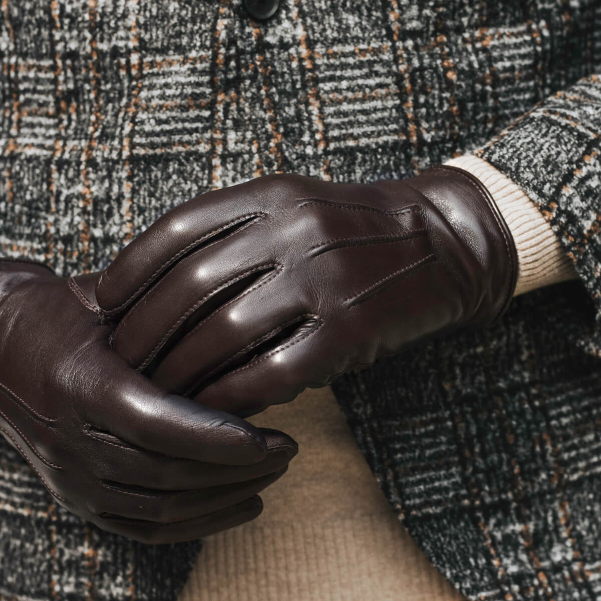 Stefano (brown) - classic Italian lambskin leather gloves with cashmere lining - Bellanzari - Luxury Leather Gloves - Handmade in Italy - 8