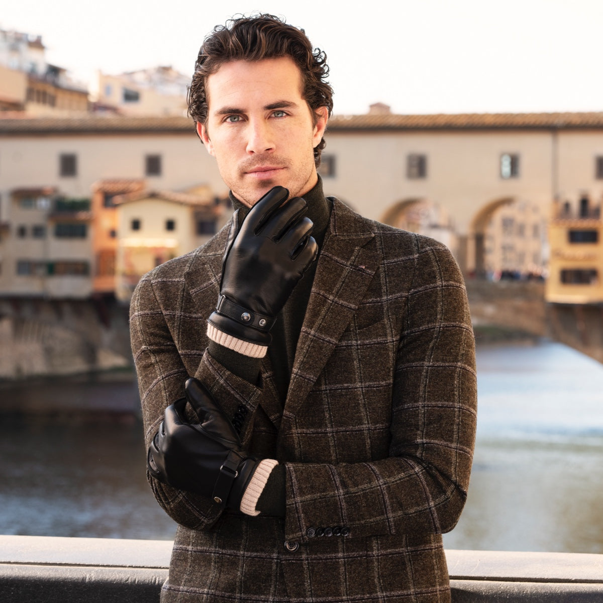 Alberto (black) - Italian lambskin leather gloves with cashmere lining & touchscreen feature - Bellanzari - Luxury Leather Gloves - Handmade in Italy - 2