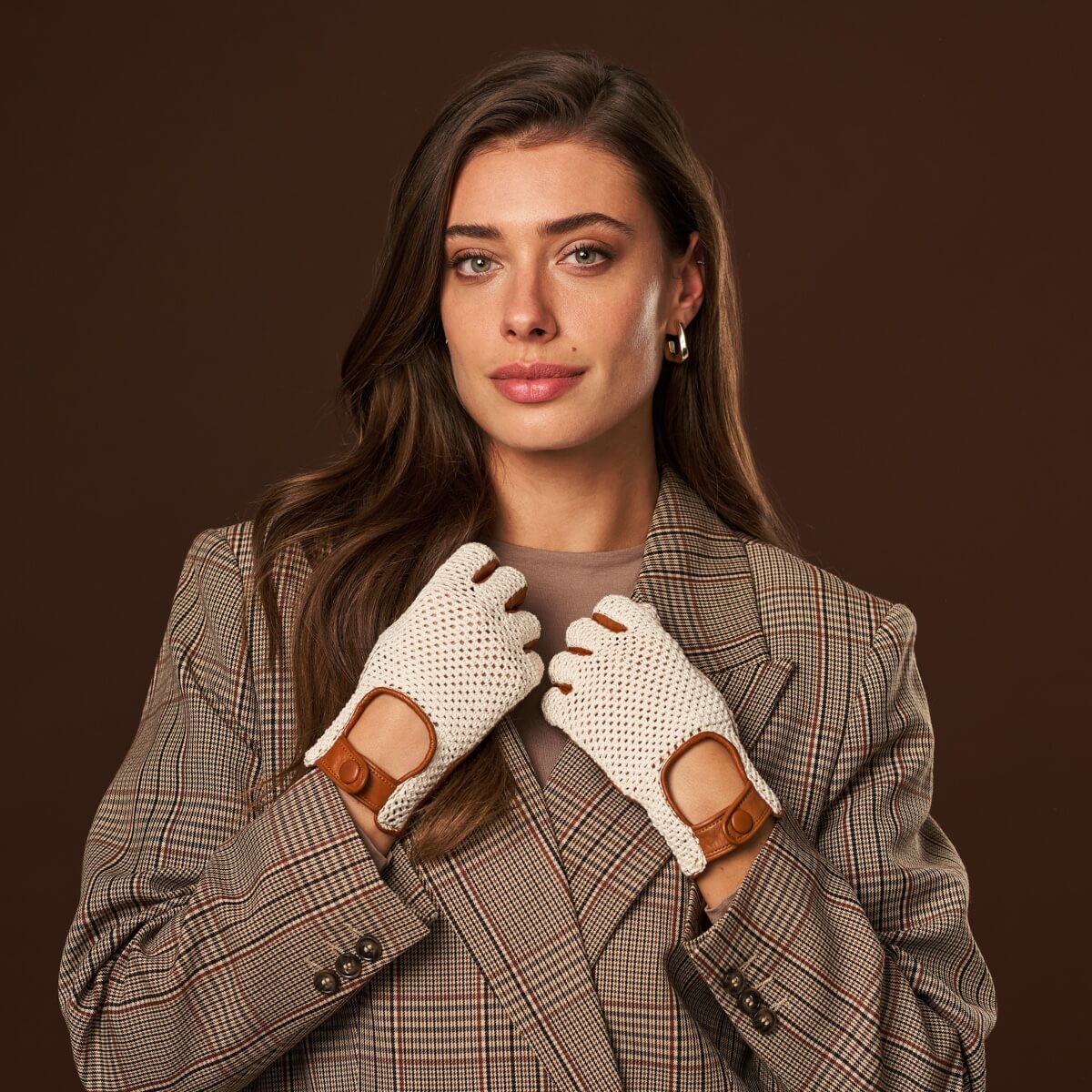 Bianca (cognac) - Hand-sewn Italian crochet driving gloves from lambskin leather - Bellanzari - Luxury Driving Gloves - Handmade in Italy - 11