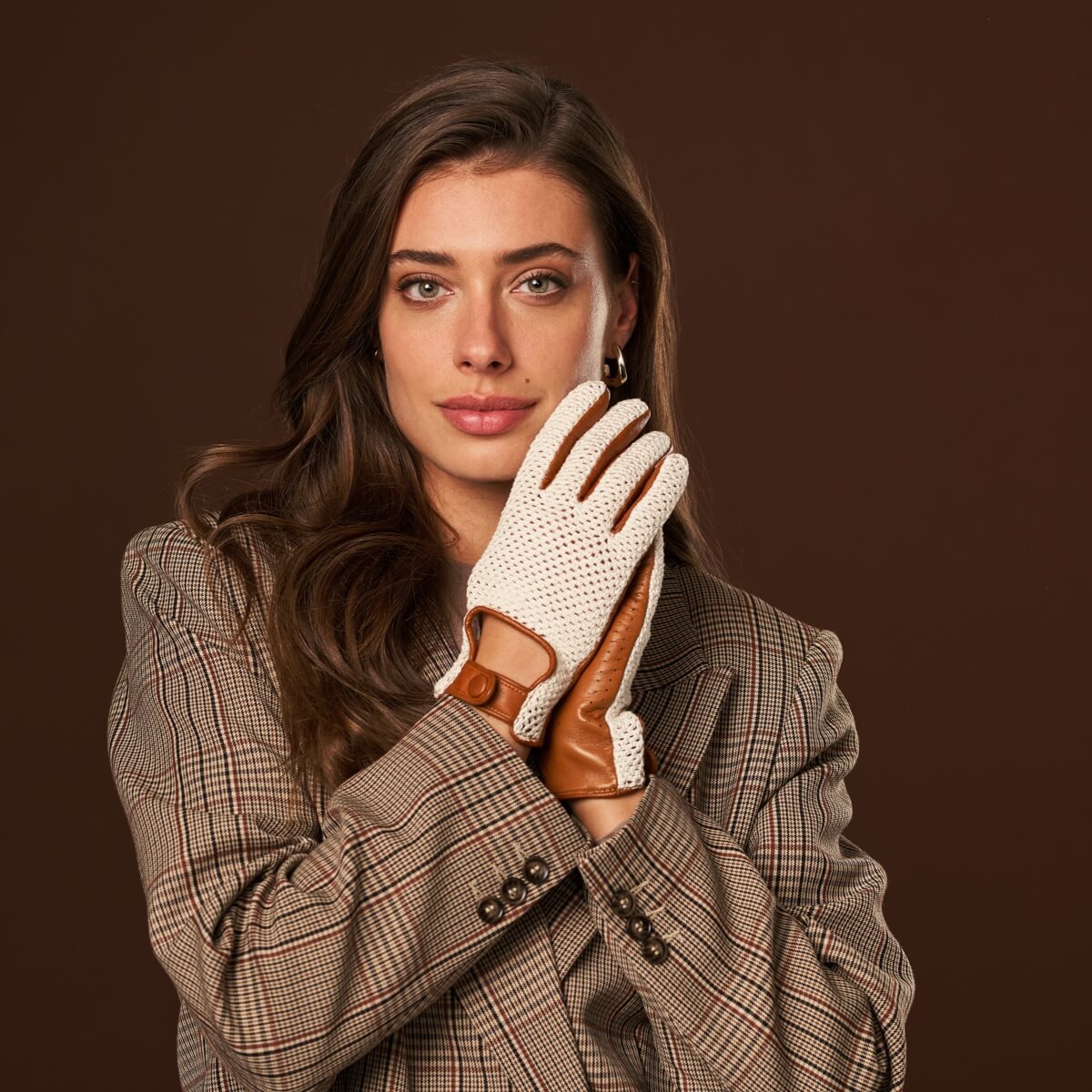 Bianca (cognac) - Hand-sewn Italian crochet driving gloves from lambskin leather - Bellanzari - Luxury Driving Gloves - Handmade in Italy - 7