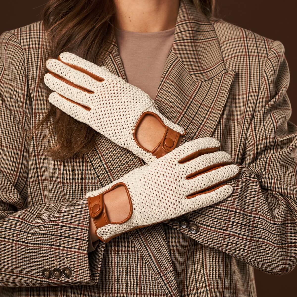 Bianca (cognac) - Hand-sewn Italian crochet driving gloves from lambskin leather - Bellanzari - Luxury Driving Gloves - Handmade in Italy - 8