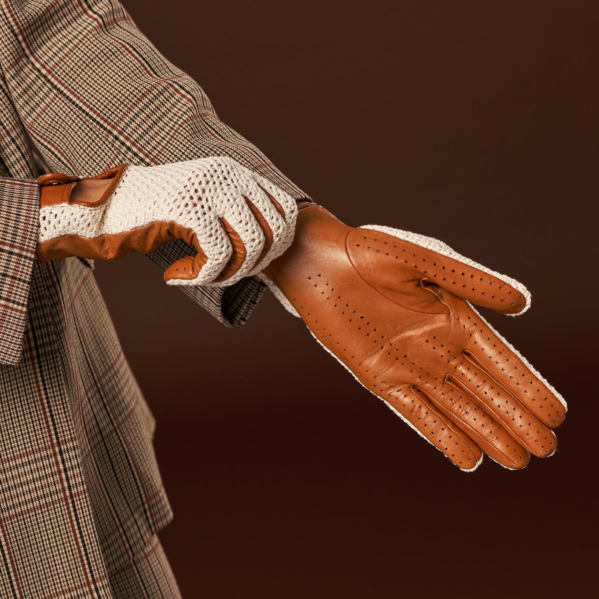 Bianca (cognac) - Hand-sewn Italian crochet driving gloves from lambskin leather - Bellanzari - Luxury Driving Gloves - Handmade in Italy - 9