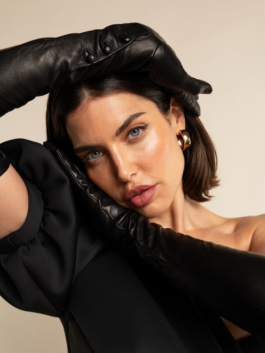 Camilla (black) – Italian silk-lined 16-button length leather opera gloves for women- Bellanzari - Luxury Leather Gloves - 3