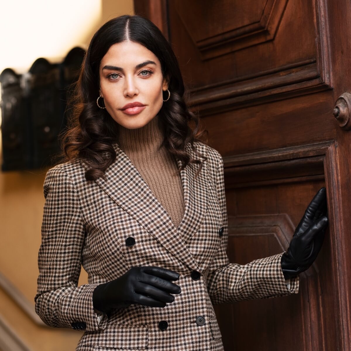 Diana (black) – Italian lambskin leather gloves with lambswool lining and touchscreen capability - Bellanzari - Luxury Leather Gloves - Handmade in Italy - 9