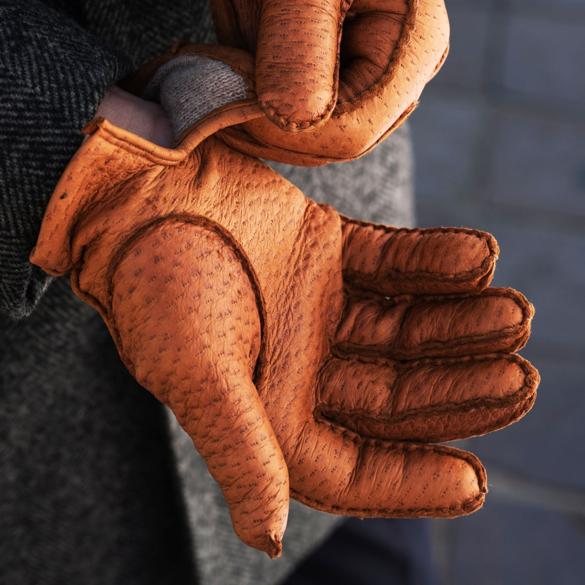 Filippo (brown) - Italian peccary leather gloves with cashmere lining - Fratelli Orsini - Luxury Leather Gloves - Handmade in Italy - 5