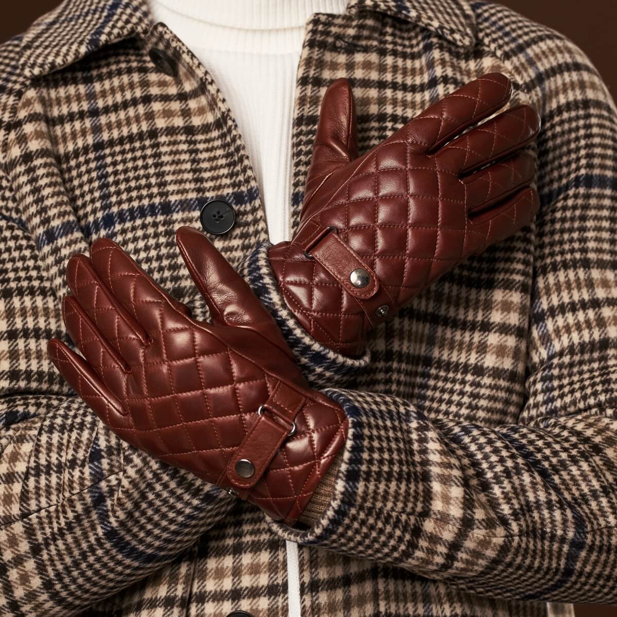 Gennaro (brown) – Italian lambskin gloves with cashmere lining and checkered detail - Bellanzari - Luxury Leather Gloves - Handmade in Italy - 12