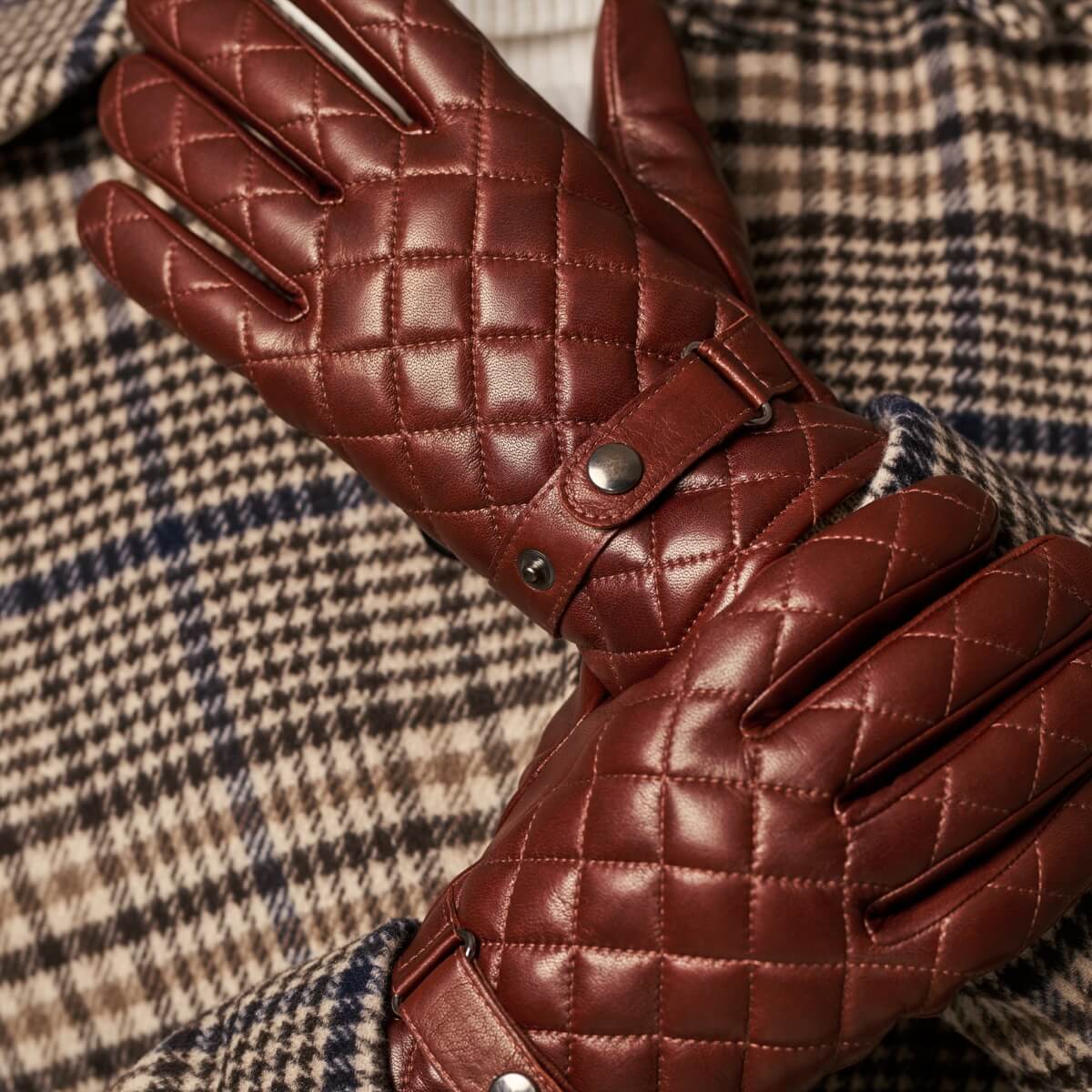 Gennaro (brown) – Italian lambskin gloves with cashmere lining and checkered detail - Bellanzari - Luxury Leather Gloves - Handmade in Italy - 7