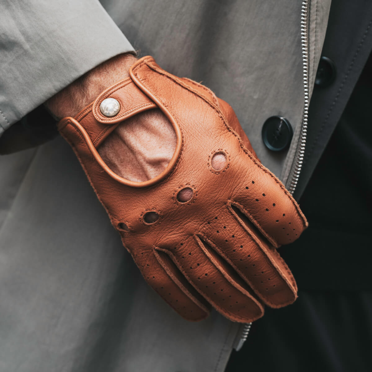 Luigi (brown) – Italian driving gloves in American deerskin leather - Bellanzari - Luxury Driving Gloves - Handmade in Italy - 3