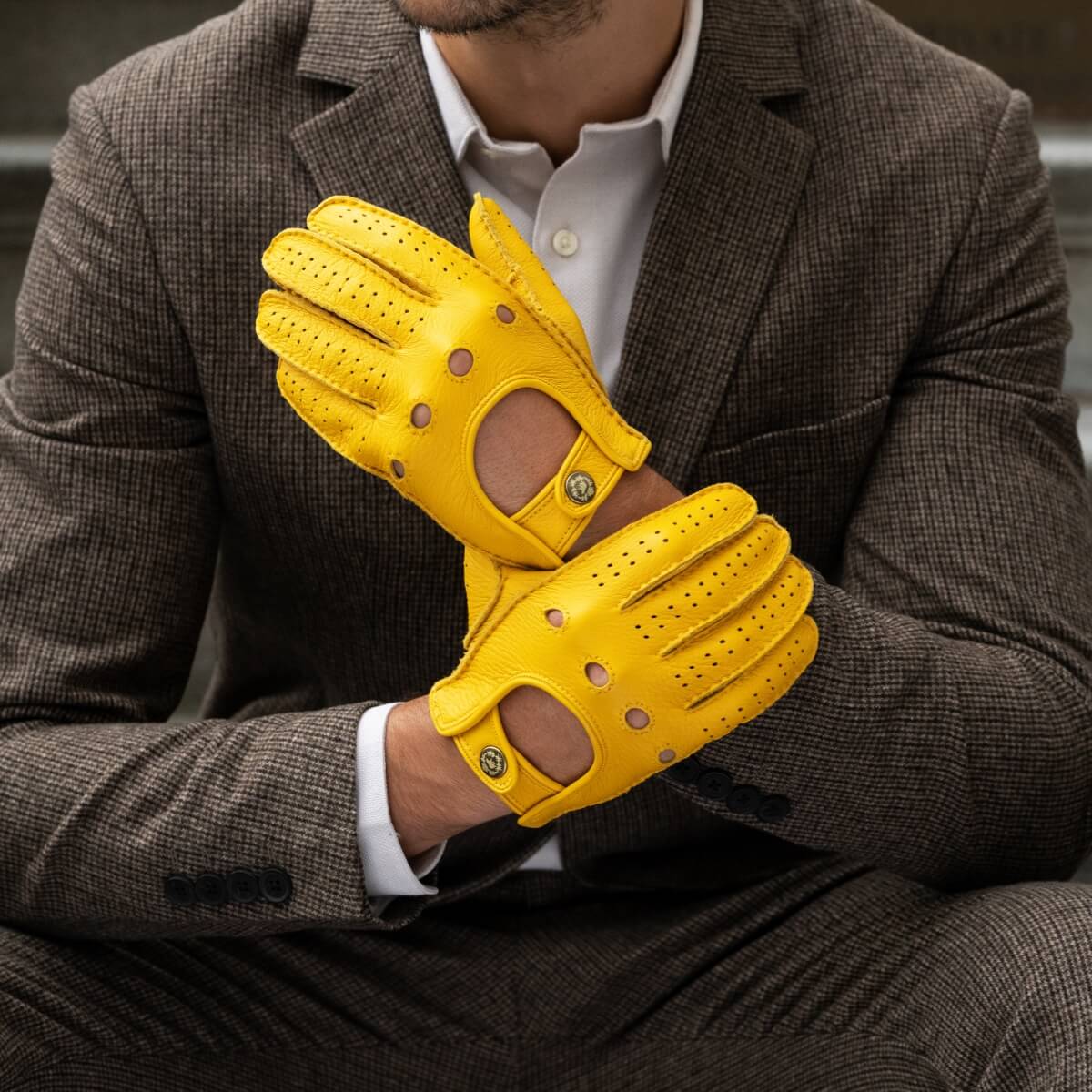 Luigi (yellow) – Italian driving gloves in American deerskin leather - Bellanzari - Luxury Leather Gloves - Handmade in Italy - 3