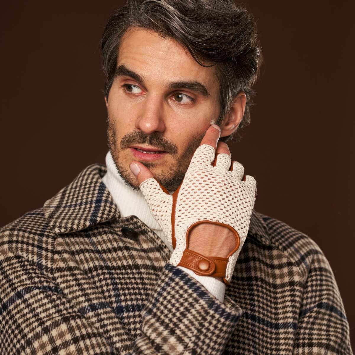 Paolo (cognac) – Hand-sewn Italian crochet driving gloves in lambskin leather - Bellanzari - Luxury Leather Gloves - Handmade in Italy - 6