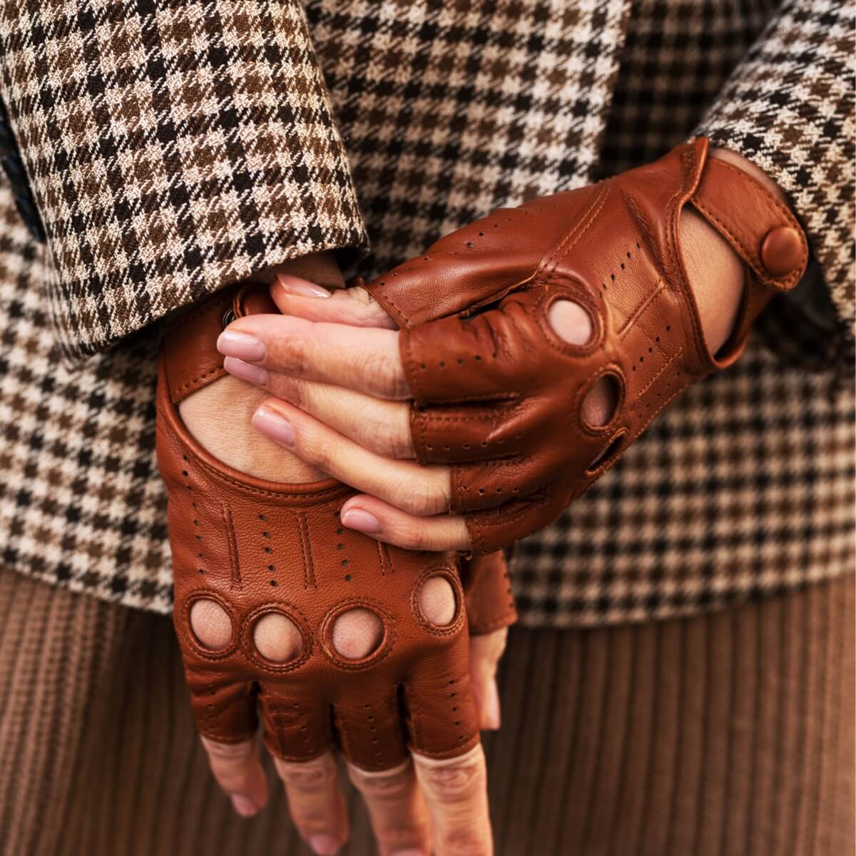 Stefania (cognac) - Italian fingerless lambskin leather driving gloves - Bellanzari - Luxury Driving Gloves - Handmade in Italy - 4