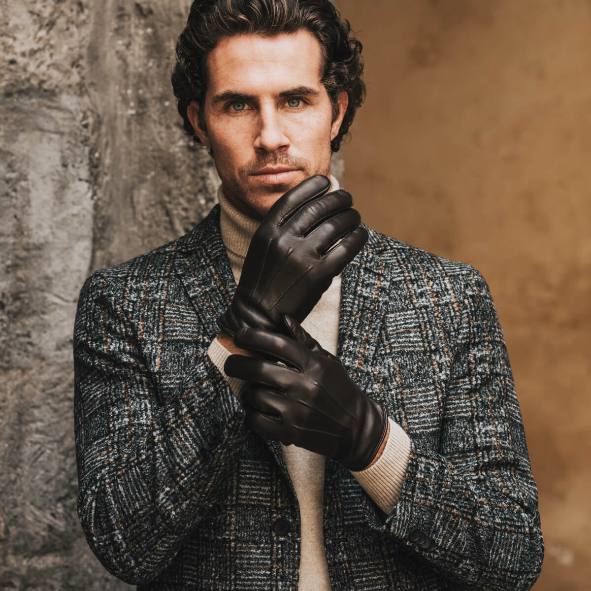 Stefano (brown) - classic Italian lambskin leather gloves with cashmere lining - Bellanzari - Luxury Leather Gloves - Handmade in Italy - 5
