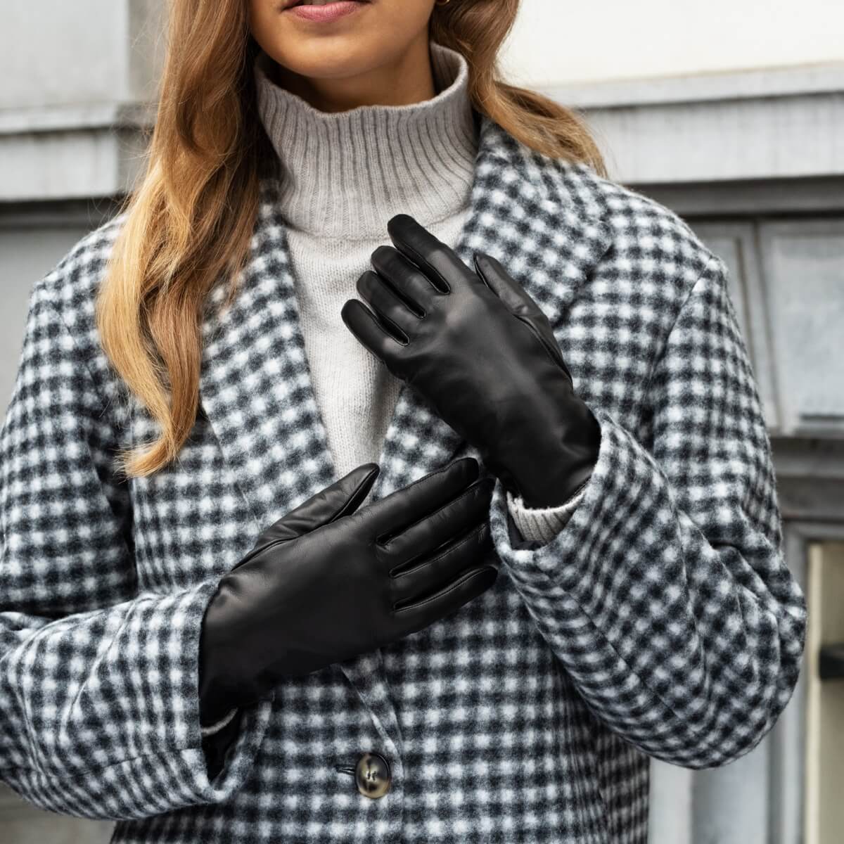 Valentina (black) - Italian lambskin leather gloves with cashmere lining - Bellanzari - Luxury Leather Gloves - Handmade in Italy - 5