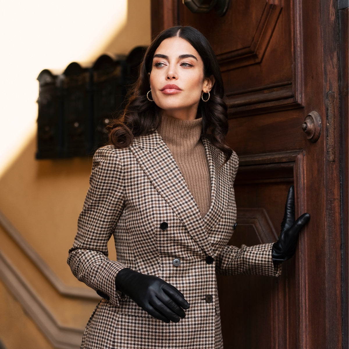 Valentina (black) - Italian lambskin leather gloves with cashmere lining - Bellanzari - Luxury Leather Gloves - Handmade in Italy - 8