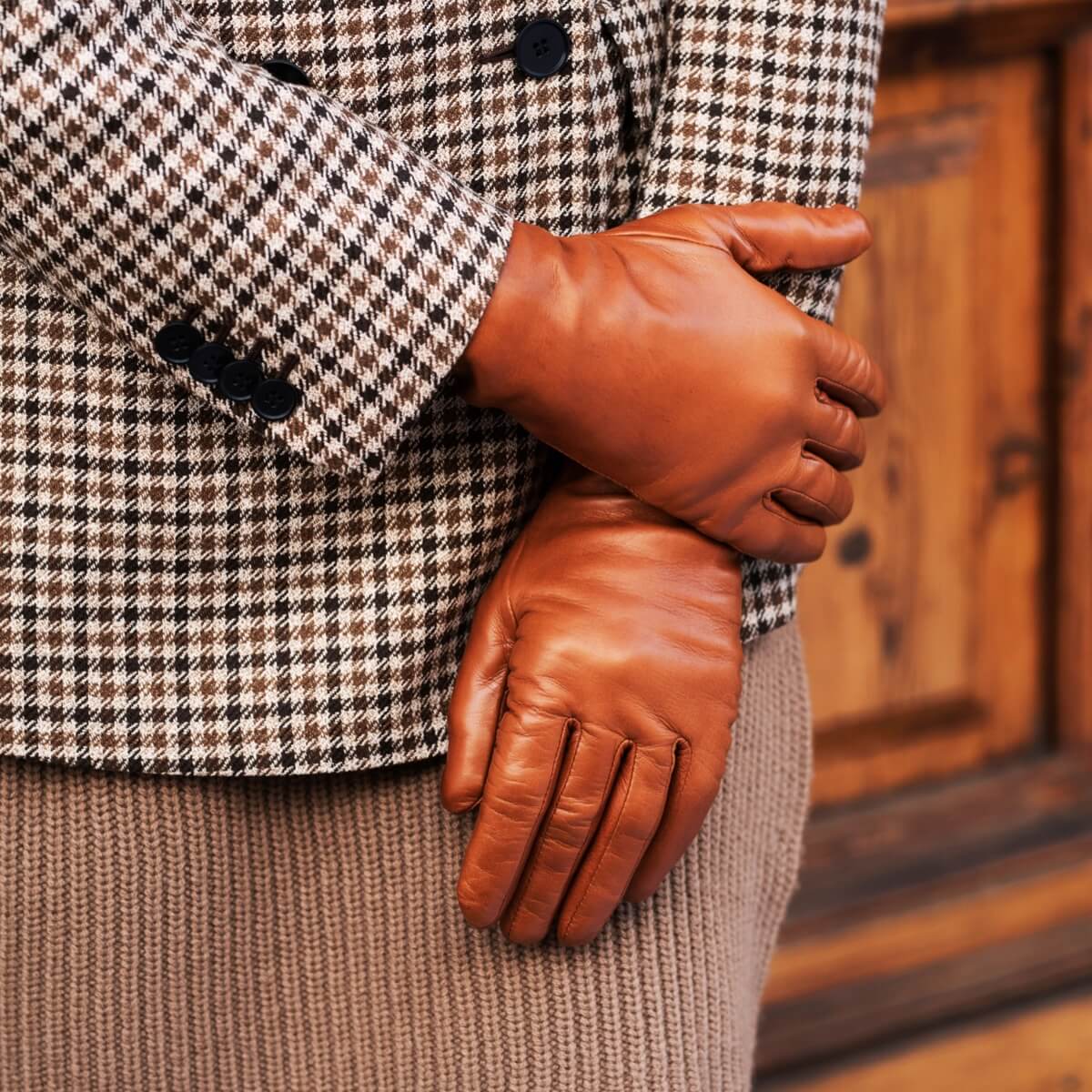Valentina (cognac) - Italian lambskin leather gloves with cashmere lining - Bellanzari - Luxury Leather Gloves - Handmade in Italy - 5